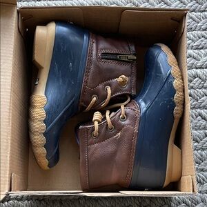 Sperry Kids Navy and Tan Saltwater Boots, size 11